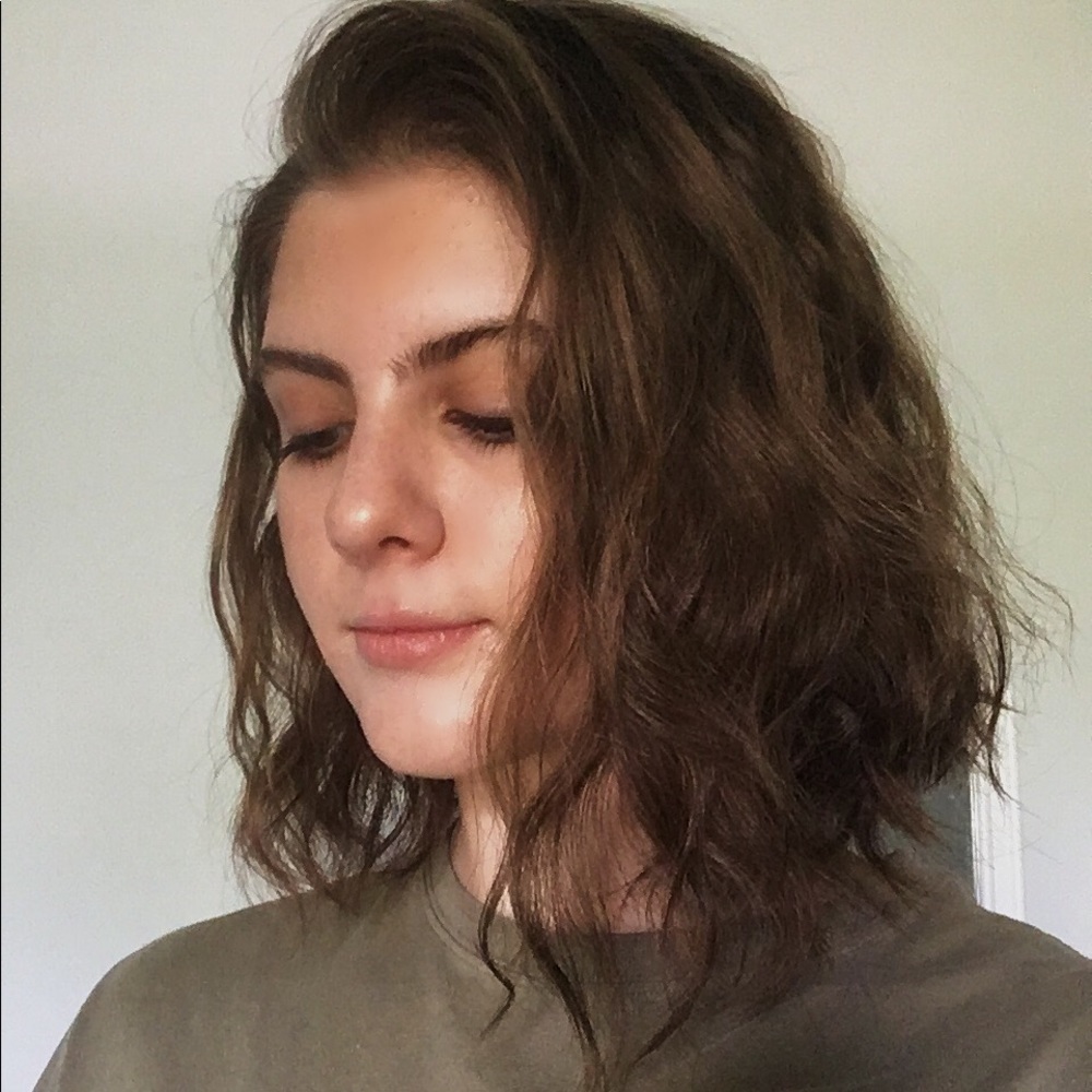 Meet your Poshmarker, Katelyn